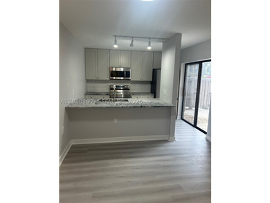 Renovated 2 bed 2 bath TH, LVT flooring downstairs, carpet - photo 1
