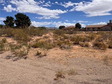 Golf course views, corner lot, mountain views, and Valle Vista - photo 3