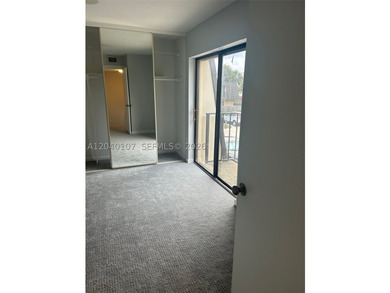 Renovated 2 bed 2 bath TH, LVT flooring downstairs, carpet - photo 8