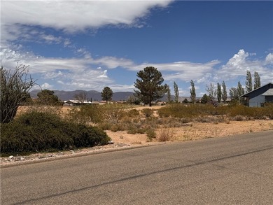 Golf course views, corner lot, mountain views, and Valle Vista - photo 8
