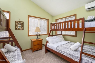 Beautifully located just a short walk from the lake, restaurant - photo 8