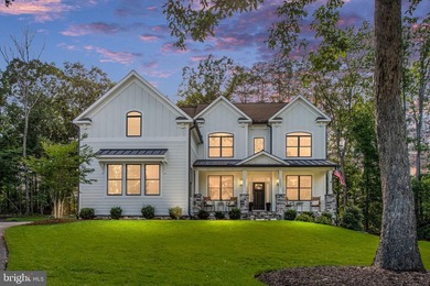 A Home That Truly Has It All Welcome to this exceptional - photo 2