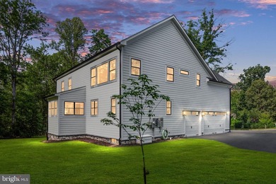 A Home That Truly Has It All Welcome to this exceptional - photo 4