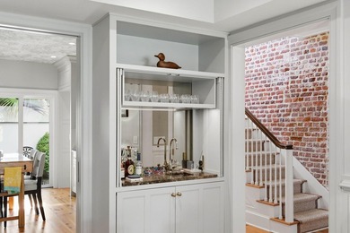 Tucked away on one of Charleston's most coveted hidden alleys, 4 - photo 18