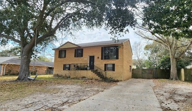 Spacious and full of potential-- a wonderful opportunity to make - photo 2
