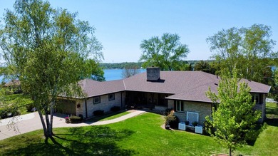 Experience refined living in this exquisite 3 bed, 3 bath stone - photo 2