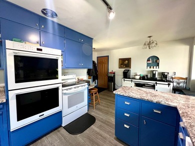 Experience refined living in this exquisite 3 bed, 3 bath stone - photo 5