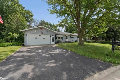 Welcome home to this well-maintained 3-bedroom ranch in a - photo 2