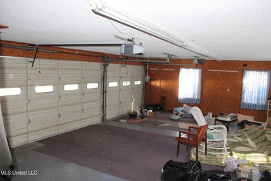 6,451 sf 3 bedroom, 3 bath home situated on 5.4 acres of land - photo 15