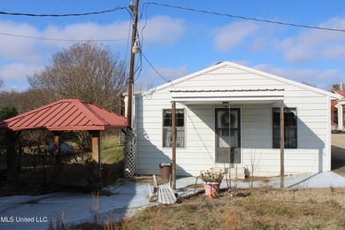 6,451 sf 3 bedroom, 3 bath home situated on 5.4 acres of land - photo 27