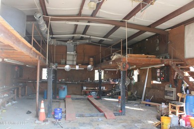 6,451 sf 3 bedroom, 3 bath home situated on 5.4 acres of land - photo 32