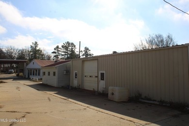 6,451 sf 3 bedroom, 3 bath home situated on 5.4 acres of land - photo 37