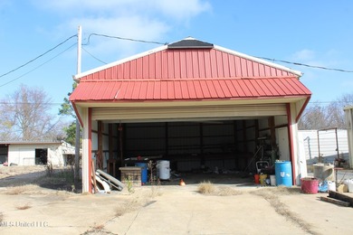 6,451 sf 3 bedroom, 3 bath home situated on 5.4 acres of land - photo 38