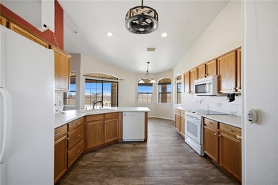 Welcome to this beautifully designed 3-bedroom, 2-bath home - photo 9