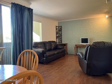 GREAT INVESTMENT PROPERTY. Nicely updated, on a quiet cul-de-sac - photo 3