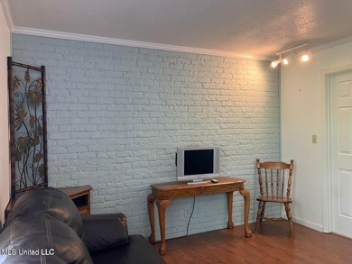 GREAT INVESTMENT PROPERTY. Nicely updated, on a quiet cul-de-sac - photo 6