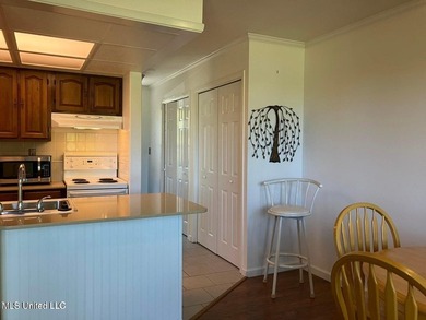 GREAT INVESTMENT PROPERTY. Nicely updated, on a quiet cul-de-sac - photo 8