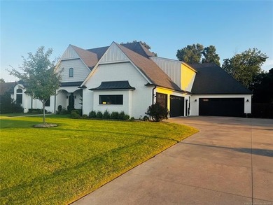 This stunning custom home built in 2019 offers exceptional - photo 2
