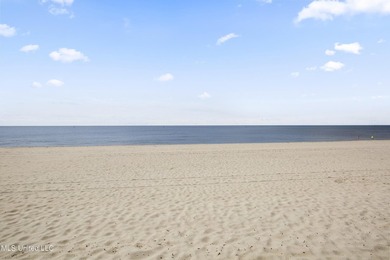 Welcome to this beautifully maintained 3 bedroom, 2 bath condo - photo 5