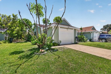 Amazing opportunity to own this spacious and beautifully updated - photo 2