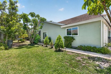 Amazing opportunity to own this spacious and beautifully updated - photo 3