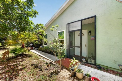 Amazing opportunity to own this spacious and beautifully updated - photo 4