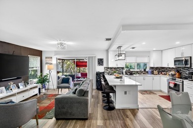 Amazing opportunity to own this spacious and beautifully updated - photo 10