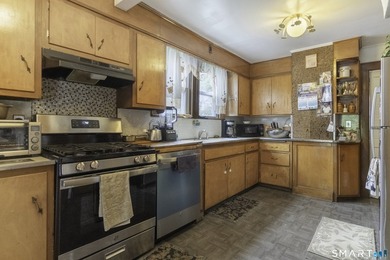 Welcome to 33 Colonial Road Unit 9, Stamford, CT 06906, with a - photo 15