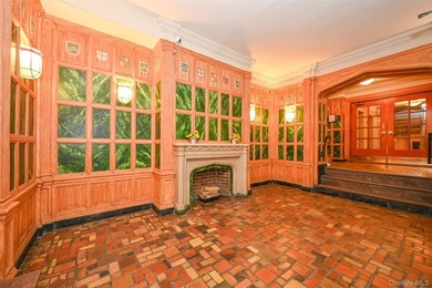 Welcome to this spacious 1-bedroom co-op in Forest Hills, Queens - photo 16