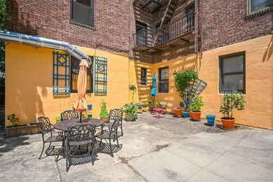 Welcome to this spacious 1-bedroom co-op in Forest Hills, Queens - photo 18