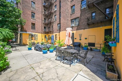 Welcome to this spacious 1-bedroom co-op in Forest Hills, Queens - photo 19