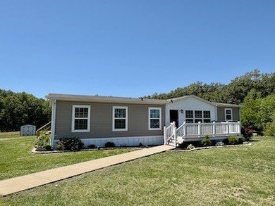 (private lake, pond, creek) Home For Sale in Norris City Illinois