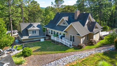 Welcome to 30 Sandstone Ln, where comfortable one-level living - photo 8