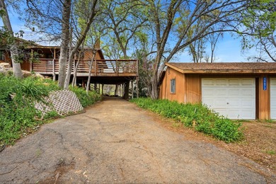 Set among the trees just minutes from the heart of Three Rivers - photo 4