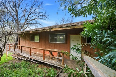 Set among the trees just minutes from the heart of Three Rivers - photo 6