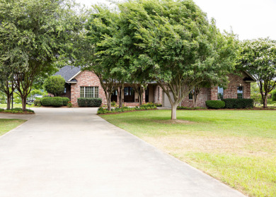 Beautiful Lake House Retreat - Lake Home For Sale in Saint Joseph, Louisiana