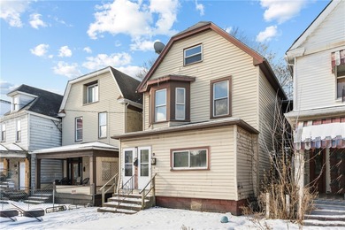 Allegheny River Home For Sale in New Kensington Pennsylvania