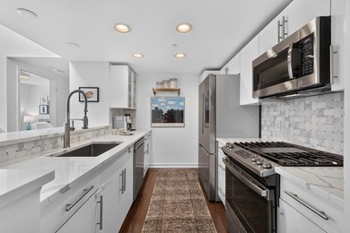 This stunning and contemporary 1,486 sq. ft. penthouse 3 bed 2 - photo 12