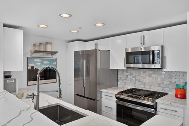 This stunning and contemporary 1,486 sq. ft. penthouse 3 bed 2 - photo 13