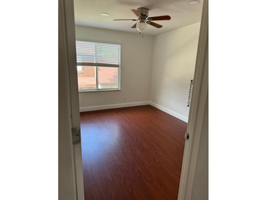 ''AS IS AS SALE'' Beautiful 3-bedroom, 1.5-bathroom townhouse - photo 4