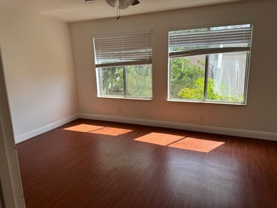 ''AS IS AS SALE'' Beautiful 3-bedroom, 1.5-bathroom townhouse - photo 6