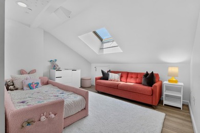 This stunning and contemporary 1,486 sq. ft. penthouse 3 bed 2 - photo 28