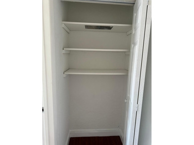 ''AS IS AS SALE'' Beautiful 3-bedroom, 1.5-bathroom townhouse - photo 9