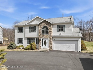 Welcome to this beautifully maintained split-level home offering - photo 8