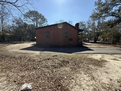 investment home located on a huge corner lot. Presently under - photo 7