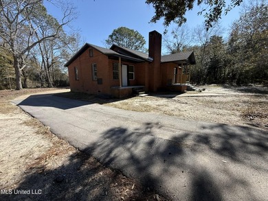 investment home located on a huge corner lot. Presently under - photo 8