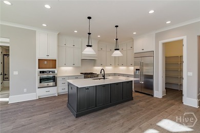 Exceptional quality, featuring 4 spacious bedrooms and 4 - photo 9