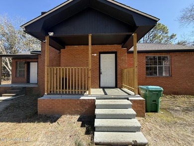 investment home located on a huge corner lot. Presently under - photo 9