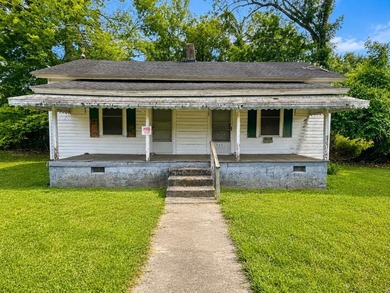 Opportunity is knocking at this 2-bedroom, 1-bath home built in - photo 1