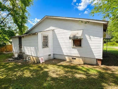 Opportunity is knocking at this 2-bedroom, 1-bath home built in - photo 3